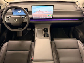 https://vehicle.imgix.net/4190625/e4b58d72-1857-4106-adca-600f8c782809.jpeg