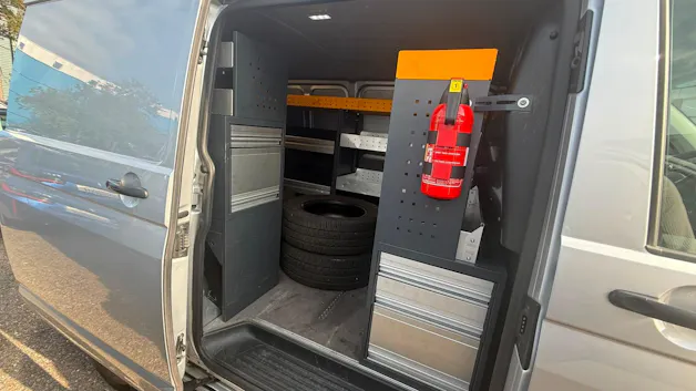 VW T6.1 2.0 TDI EINBAU-SCHRÄNKE 3200 KG!!!