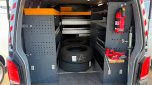 VW T6.1 2.0 TDI EINBAU-SCHRÄNKE 3200 KG!!!