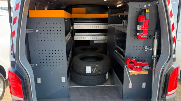VW T6.1 2.0 TDI EINBAU-SCHRÄNKE 3200 KG!!!