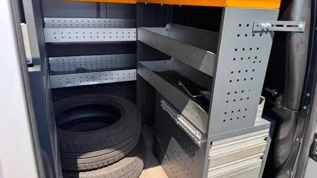 VW T6.1 2.0 TDI EINBAU-SCHRÄNKE 3200 KG!!!