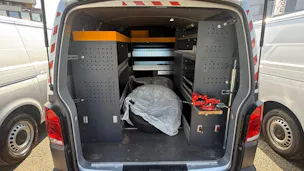 VW T6.1 2.0 TDI EINBAU-SCHRÄNKE 3200 KG!!!