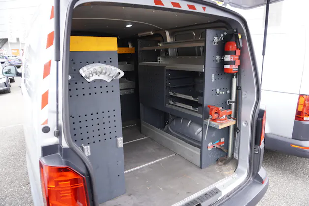 VW T6.1 2.0 TDI EINBAU-SCHRÄNKE 3200 KG!!!