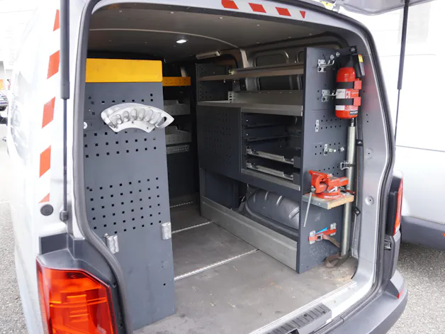 VW T6.1 2.0 TDI EINBAU-SCHRÄNKE 3200 KG!!!