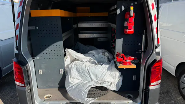 VW T6.1 2.0 TDI EINBAU-SCHRÄNKE 3200 KG!!!