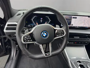 BMW 330e x DriveTouring Steptronic M Sport