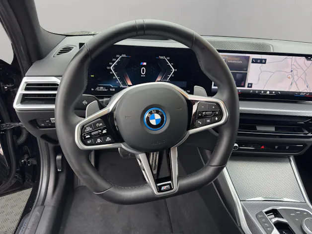 BMW 330e x DriveTouring Steptronic M Sport
