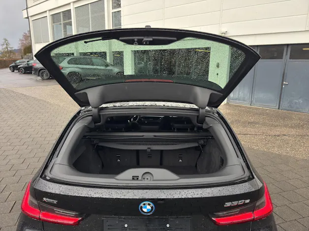 BMW 330e x DriveTouring Steptronic M Sport