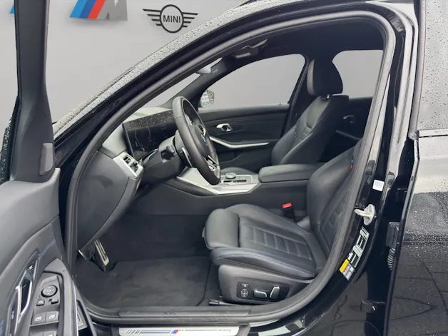 BMW 330e x DriveTouring Steptronic M Sport