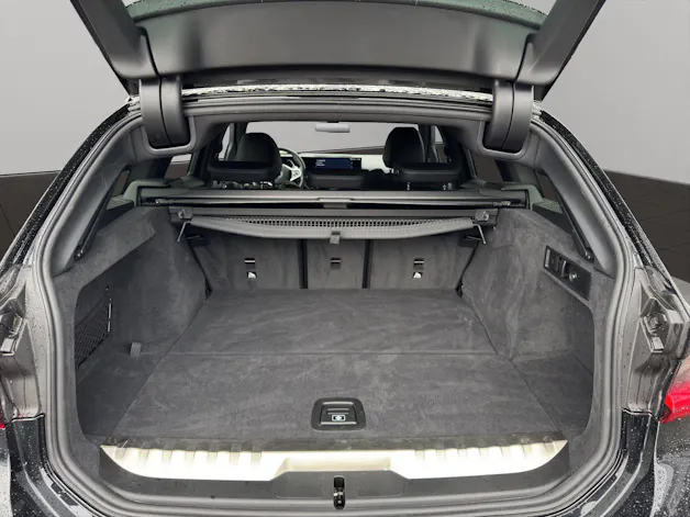 BMW 330e x DriveTouring Steptronic M Sport