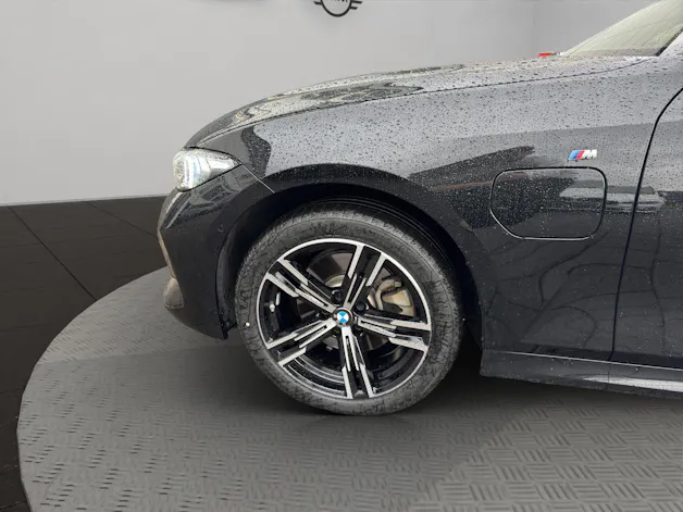 BMW 330e x DriveTouring Steptronic M Sport