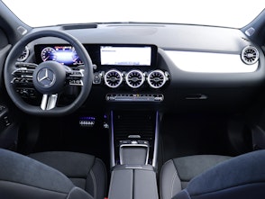 Fahrzeugbild MERCEDES-BENZ GLA 220 d Swiss Star AMG Line 4matic