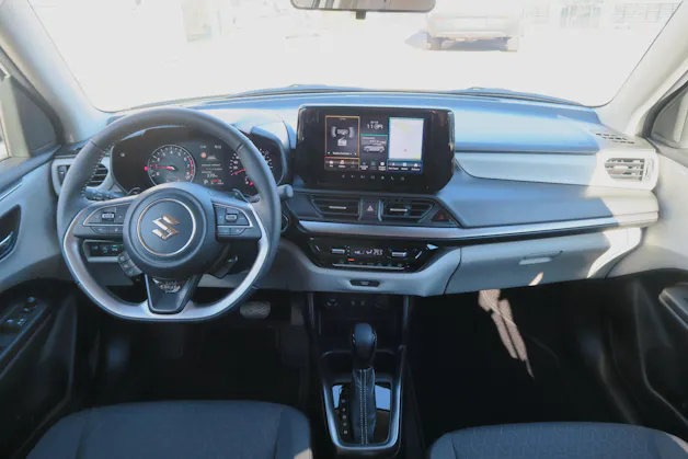 Suzuki Swift 1.2 Sakura Top Hybrid