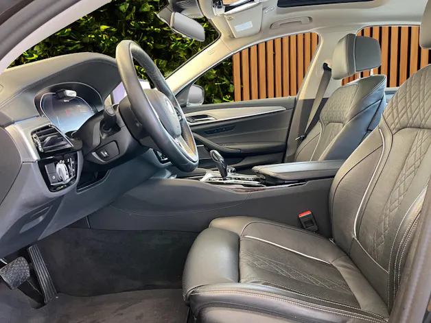 BMW 545e xDrive Luxury Line Steptronic (CH)