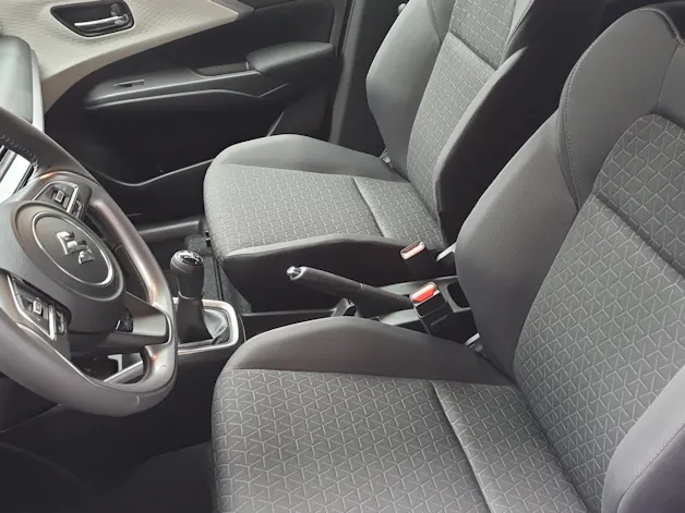 Suzuki Swift 1.2 Sakura Top Hybrid 4x4