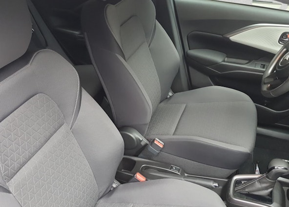 Vehicle image 16 Vehicle image 16