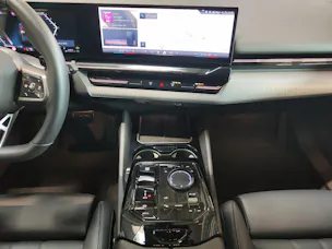 BMW 520d xDrive Touring Attraktiven Leasingzinssatz ab 1,9 % bei Abschluss einer BMW Fahrzeugversicherung.