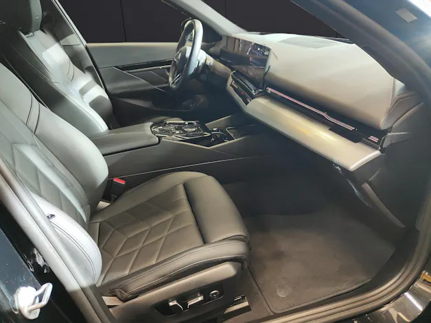BMW 520d xDrive Touring Attraktiven Leasingzinssatz ab 1,9 % bei Abschluss einer BMW Fahrzeugversicherung.