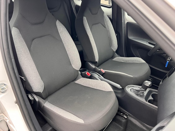 Vehicle image 14 Vehicle image 14