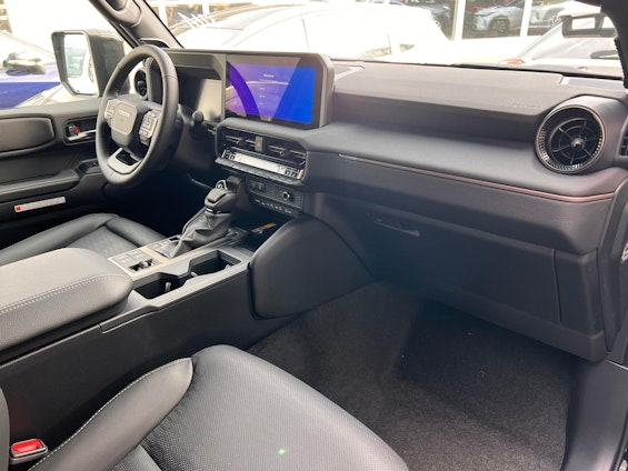 Vehicle image 13 Vehicle image 13