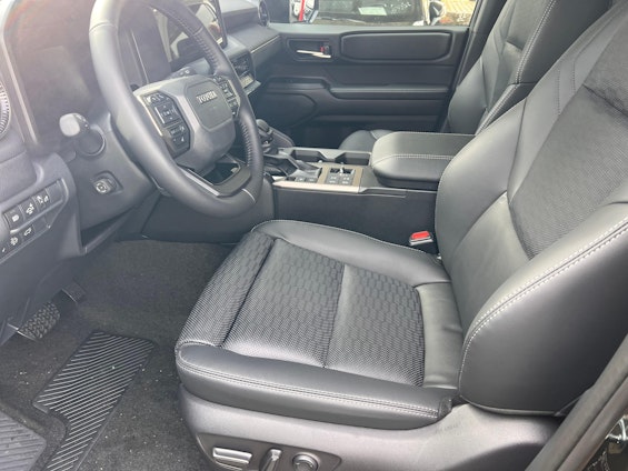 Vehicle image 8 Vehicle image 8