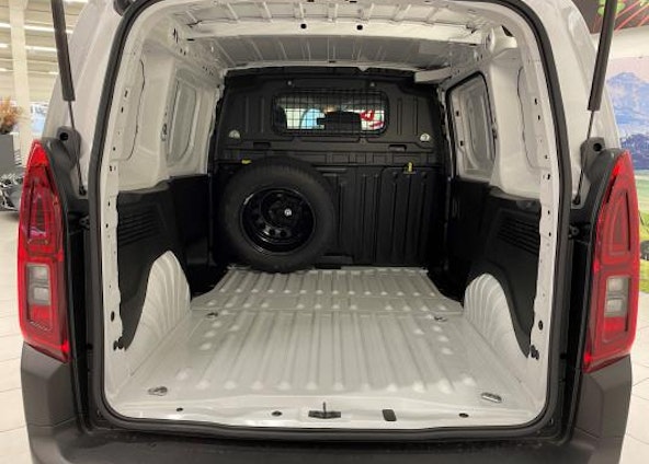 Vehicle image 3 Vehicle image 3