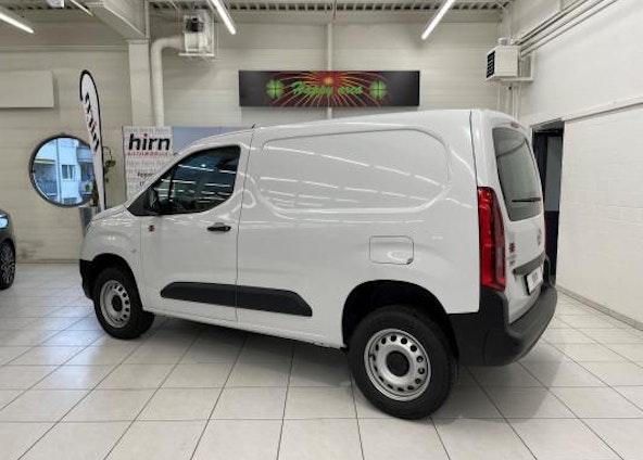 Vehicle image 4 Vehicle image 4