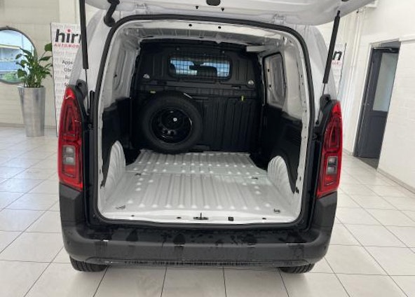 Vehicle image 4 Vehicle image 4