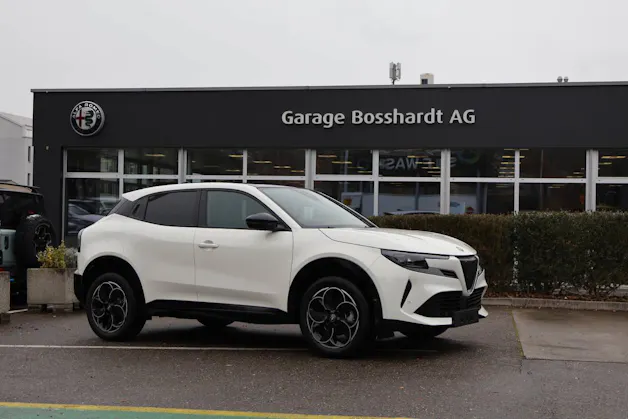 Alfa Romeo Junior 1.2 Ibrida Q4