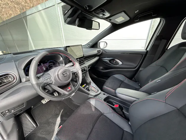 Toyota Yaris 1.5 VVT-i HSD GR Sport