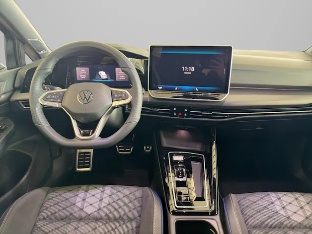 VW Golf VIII 1.5 eTSI R-Line DSG