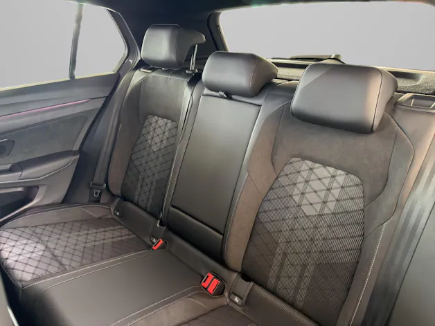 VW Golf VIII 1.5 eTSI R-Line DSG