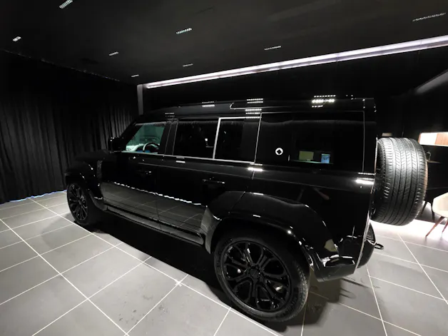 Land Rover Defender 110 4.4 V8 Octa Black