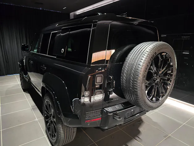 Land Rover Defender 110 4.4 V8 Octa Black