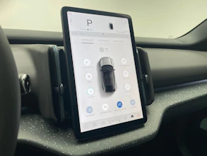 https://vehicle.imgix.net/4192609/f0ed13a5-a5f2-4b59-a37d-f5b156e2680a.jpeg