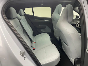 https://vehicle.imgix.net/4192609/f64044ad-2508-46a2-91ff-909817e945bf.jpeg