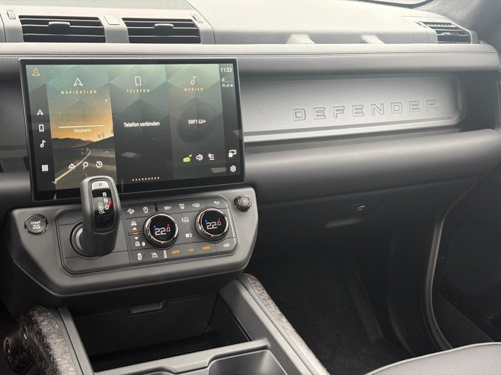 Vehicle image LAND ROVER DEFENDER