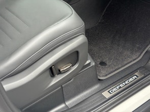 Vehicle image LAND ROVER Defender 110 4.4 V8 Octa