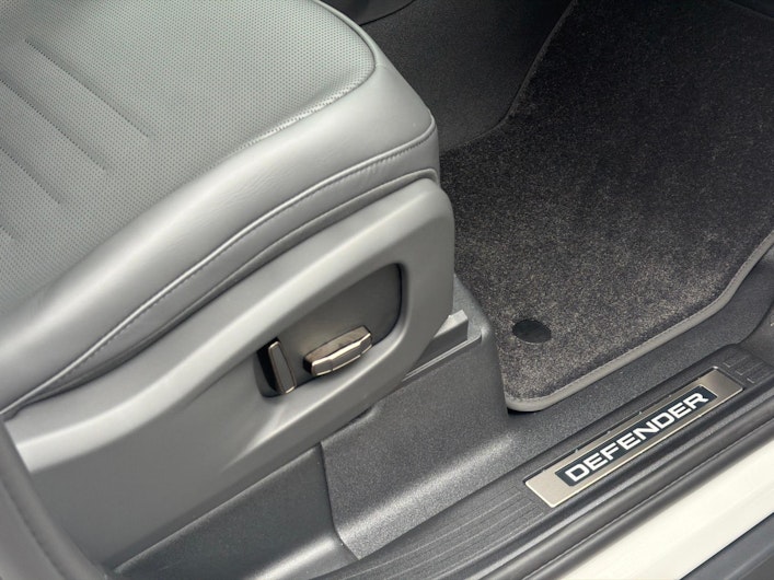 Vehicle image LAND ROVER DEFENDER