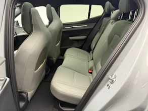 https://vehicle.imgix.net/4192731/3ff41dc7-893f-4006-9804-869aeeb42aa1.jpg
