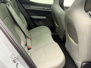 https://vehicle.imgix.net/4192731/f8b67e40-19b4-43fa-af41-8bd541a8f384.jpg
