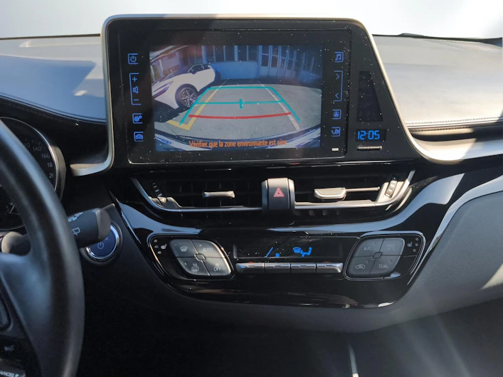 image du véhicule TOYOTA C-HR