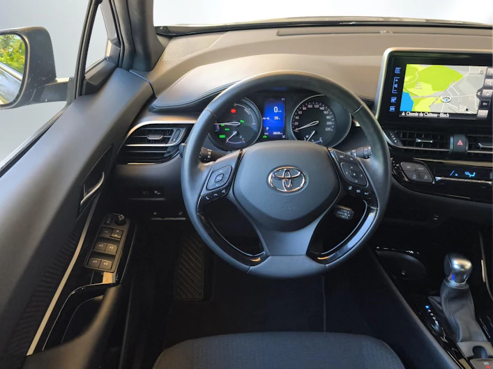 image du véhicule TOYOTA C-HR