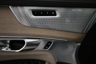https://vehicle.imgix.net/4192775/cef7befd-b28a-4d69-8a88-7620b2f80a84.jpg