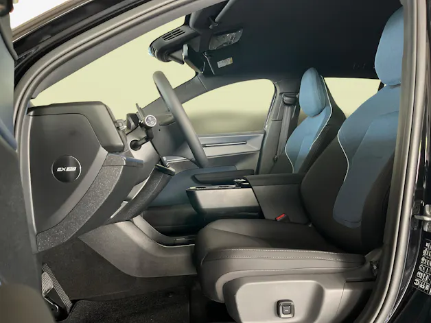 Volvo EX30 E60 Plus Swiss Black Edition