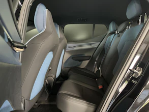 https://vehicle.imgix.net/4192845/c5a140b5-075f-40ab-9439-1ff13ae87c7b.jpg