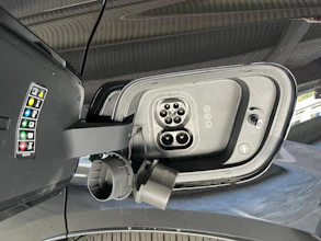 https://vehicle.imgix.net/4192845/ebc0128a-9016-47a6-a6bb-1bd6eaf9be5e.jpg