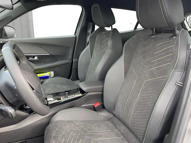PEUGEOT 2008 1.2 Hybrid 145 GT