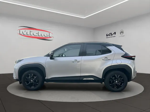 Toyota Yaris Cross 1.5 VVT-i HSD Adventure AWD-i / Panorama-Glasdach / Navigation / Head-Up Display / Heckklappe elektrisch