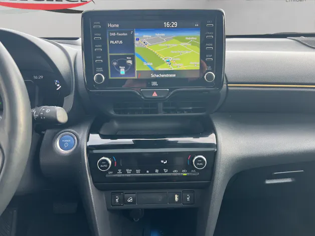 Toyota Yaris Cross 1.5 VVT-i HSD Adventure AWD-i / Panorama-Glasdach / Navigation / Head-Up Display / Heckklappe elektrisch